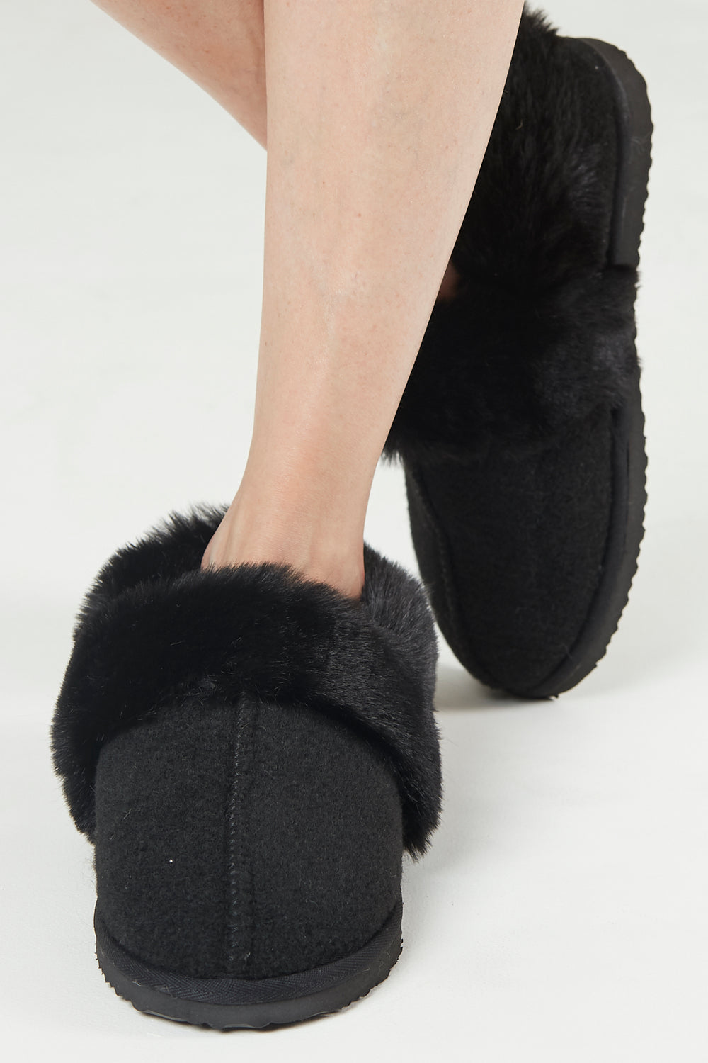 Zapatilla Furry Negro